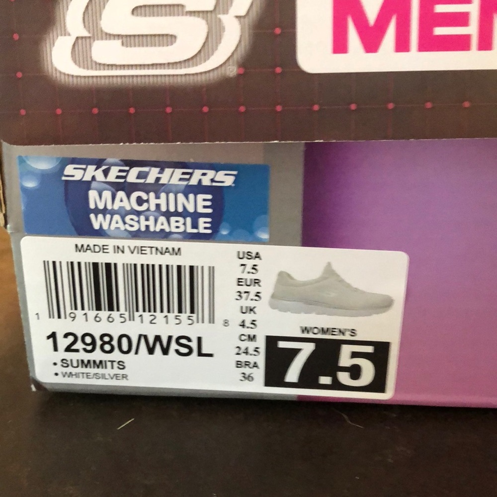 Women’s Size 7.5 Skechers Summits Slip-On